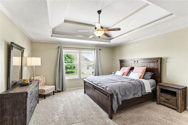 9901 N Farley Avenue, Kansas City, MO 64157