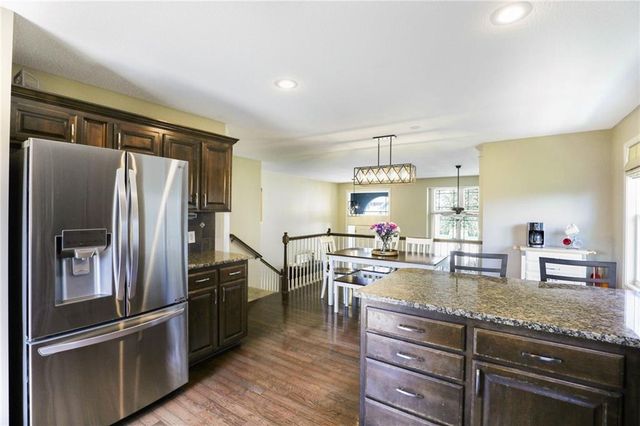 9901 N Farley Avenue, Kansas City, MO 64157