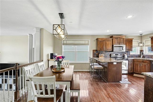 9901 N Farley Avenue, Kansas City, MO 64157