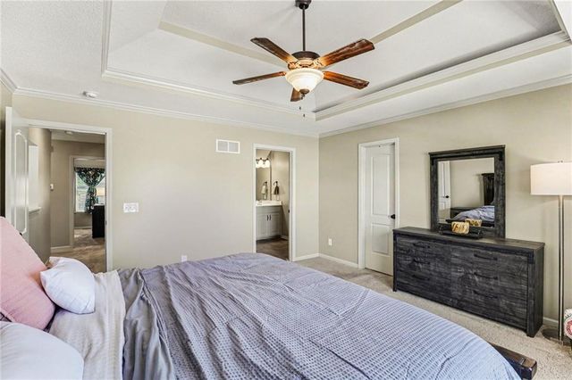 9901 N Farley Avenue, Kansas City, MO 64157