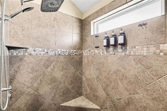 9901 N Farley Avenue, Kansas City, MO 64157