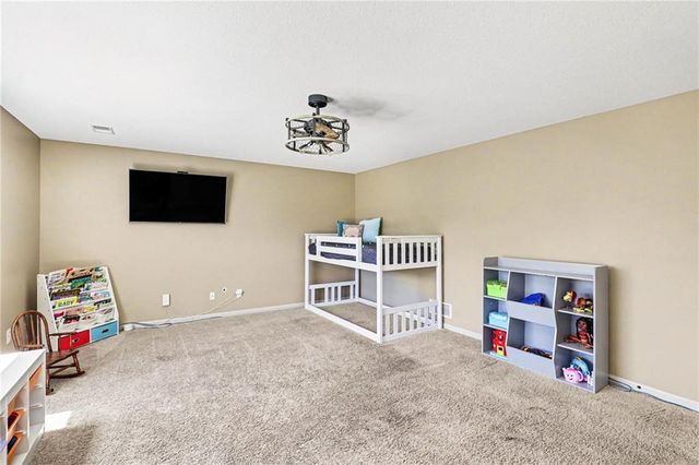 9901 N Farley Avenue, Kansas City, MO 64157