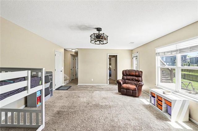 9901 N Farley Avenue, Kansas City, MO 64157