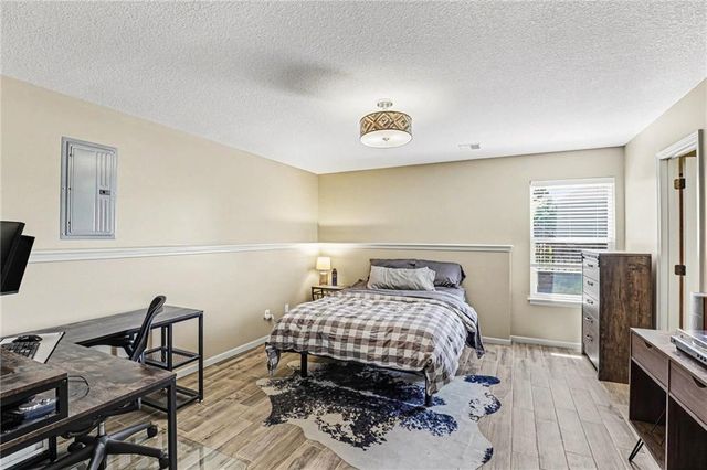 9901 N Farley Avenue, Kansas City, MO 64157