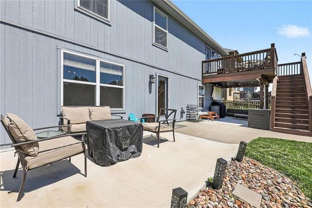 9901 N Farley Avenue, Kansas City, MO 64157