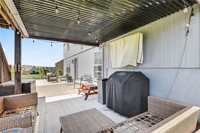 9901 N Farley Avenue, Kansas City, MO 64157