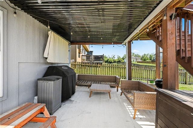 9901 N Farley Avenue, Kansas City, MO 64157