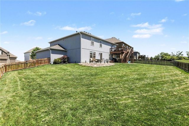 9901 N Farley Avenue, Kansas City, MO 64157