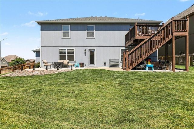 9901 N Farley Avenue, Kansas City, MO 64157