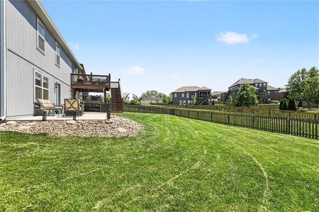 9901 N Farley Avenue, Kansas City, MO 64157