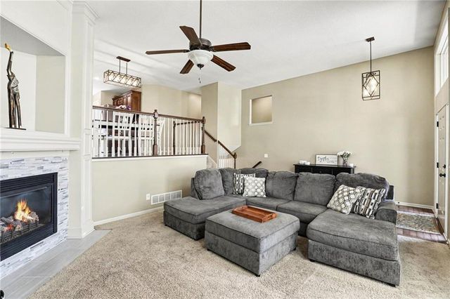 9901 N Farley Avenue, Kansas City, MO 64157