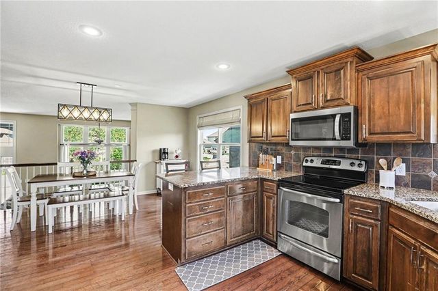 9901 N Farley Avenue, Kansas City, MO 64157