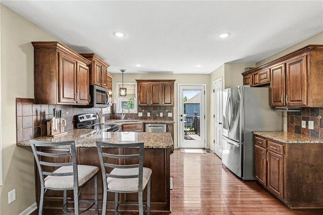 9901 N Farley Avenue, Kansas City, MO 64157