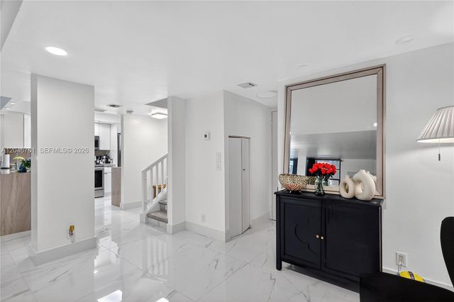 3401 N Country Club Dr 109, Aventura, FL 33180