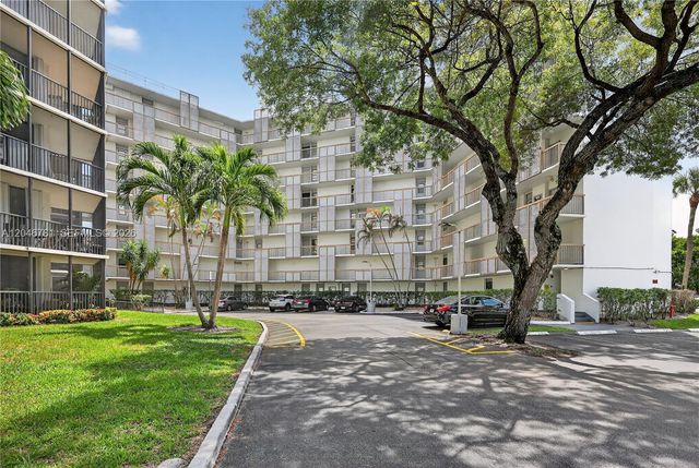 3401 N Country Club Dr 109, Aventura, FL 33180
