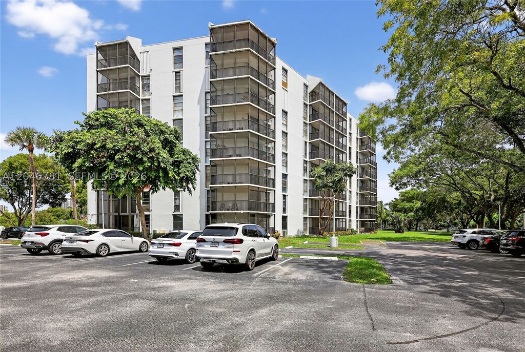 3401 N Country Club Dr 109, Aventura, FL 33180