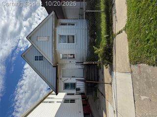 2446 Grayling Street, Hamtramck, MI 48212