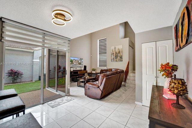 805 NW 98th Ave, Plantation, FL 33324