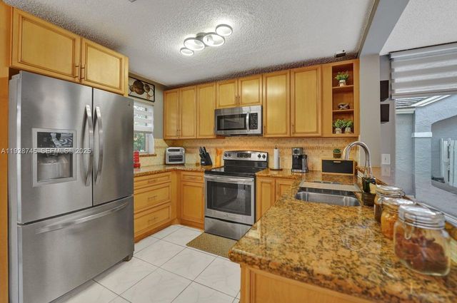 805 NW 98th Ave, Plantation, FL 33324