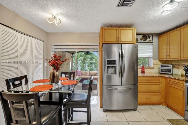 805 NW 98th Ave, Plantation, FL 33324