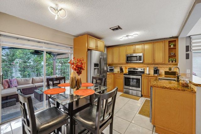 805 NW 98th Ave, Plantation, FL 33324