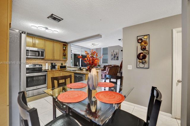 805 NW 98th Ave, Plantation, FL 33324