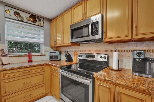 805 NW 98th Ave, Plantation, FL 33324