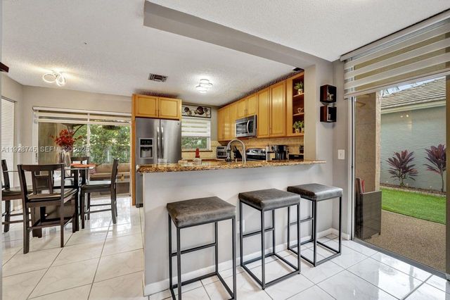 805 NW 98th Ave, Plantation, FL 33324