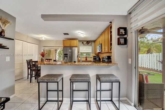 805 NW 98th Ave, Plantation, FL 33324