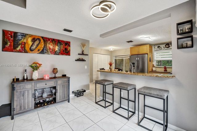 805 NW 98th Ave, Plantation, FL 33324