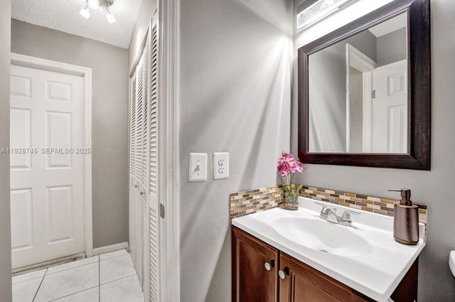 805 NW 98th Ave, Plantation, FL 33324