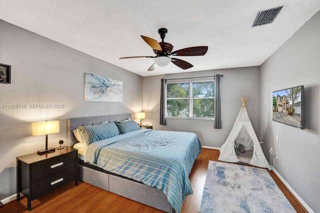 805 NW 98th Ave, Plantation, FL 33324