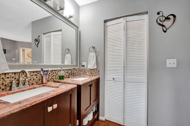 805 NW 98th Ave, Plantation, FL 33324