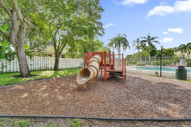 805 NW 98th Ave, Plantation, FL 33324