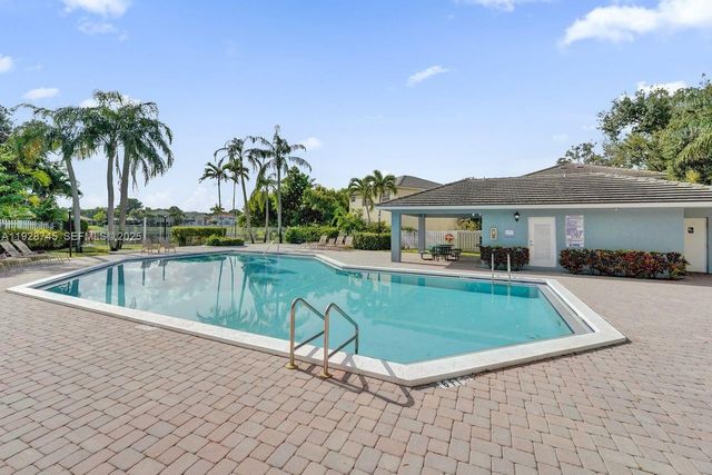 805 NW 98th Ave, Plantation, FL 33324