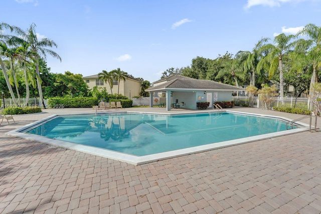 805 NW 98th Ave, Plantation, FL 33324