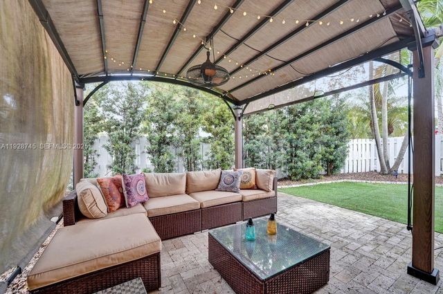 805 NW 98th Ave, Plantation, FL 33324