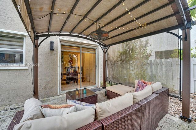 805 NW 98th Ave, Plantation, FL 33324