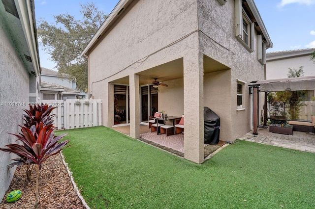 805 NW 98th Ave, Plantation, FL 33324