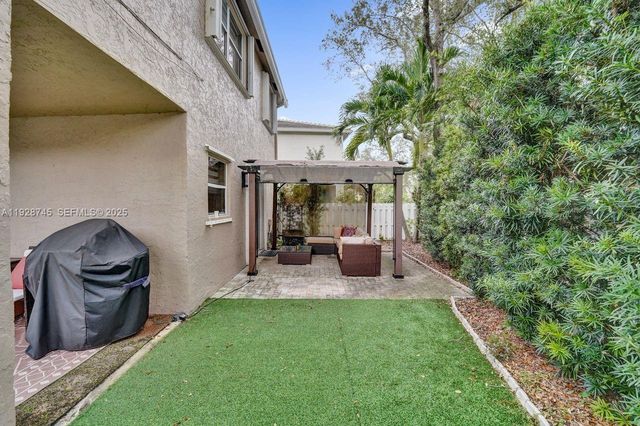 805 NW 98th Ave, Plantation, FL 33324