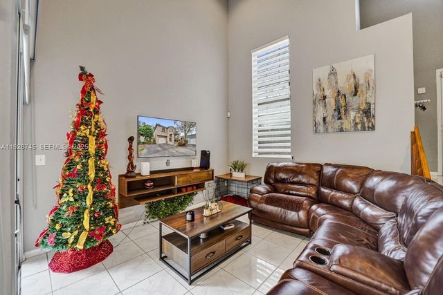 805 NW 98th Ave, Plantation, FL 33324