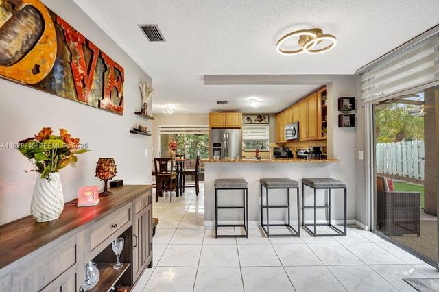 805 NW 98th Ave, Plantation, FL 33324