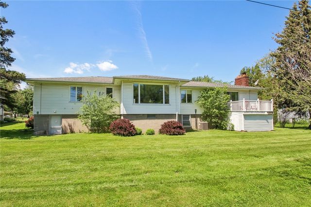 8 Shawnee Drive, Gates, NY 14624