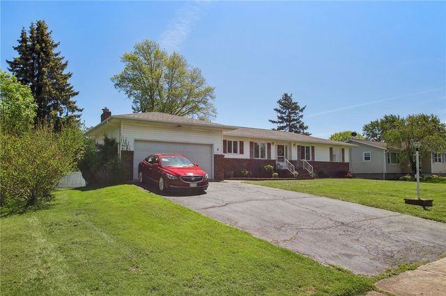 8 Shawnee Drive, Gates, NY 14624