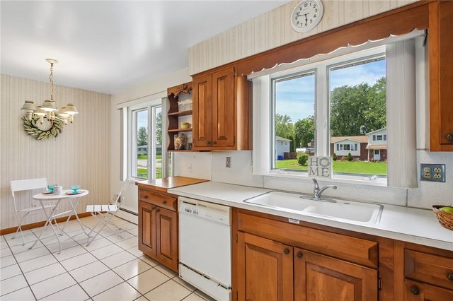 8 Shawnee Drive, Gates, NY 14624