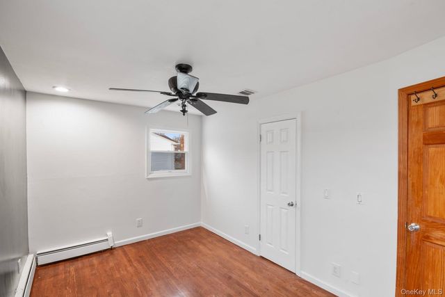 250 Spur Drive S, Bay Shore, NY 11706