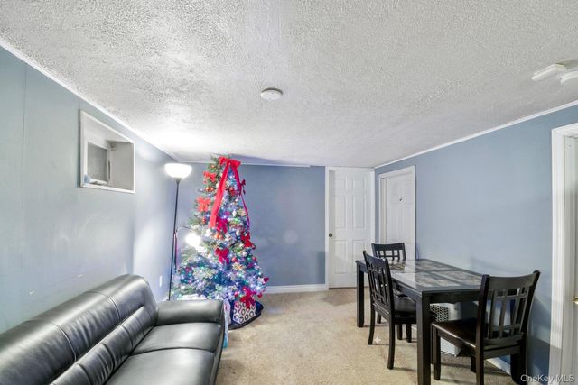 250 Spur Drive S, Bay Shore, NY 11706