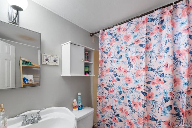 250 Spur Drive S, Bay Shore, NY 11706