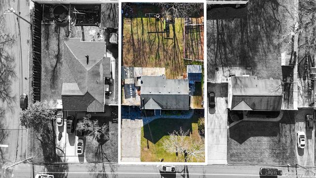 250 Spur Drive S, Bay Shore, NY 11706