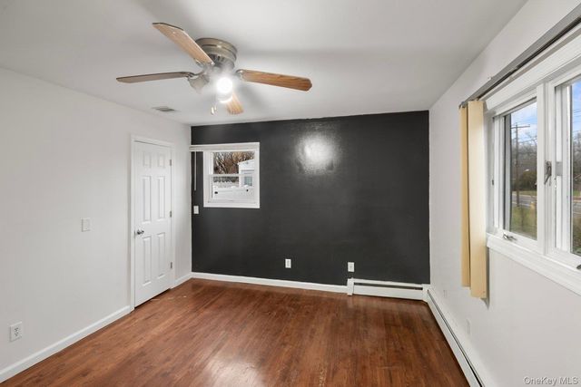 250 Spur Drive S, Bay Shore, NY 11706